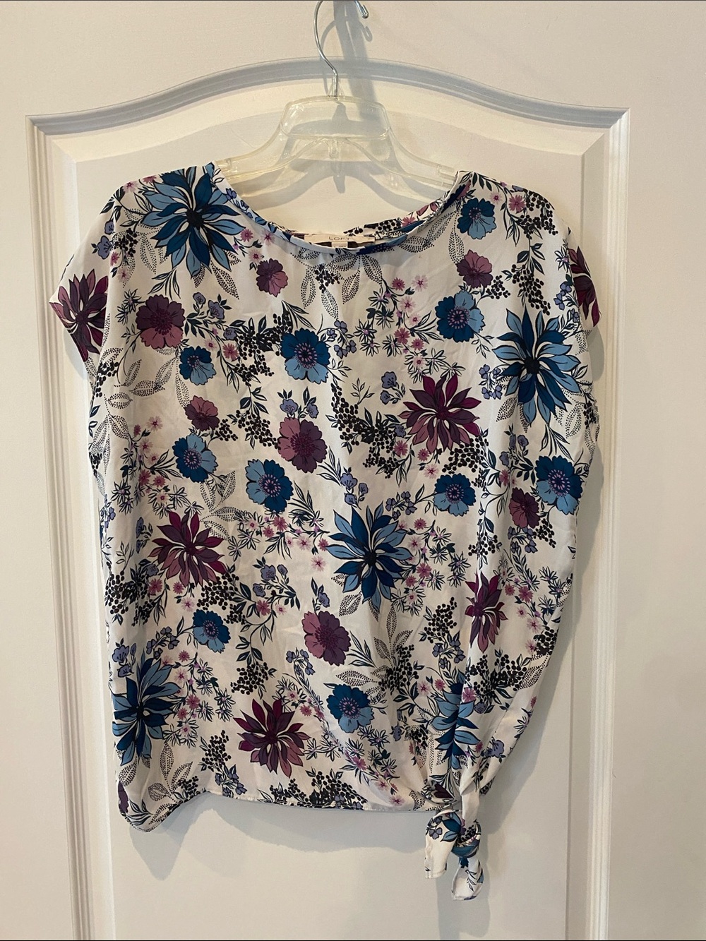 Ann Taylor Floral Knot-Hem Blouse in White with Blue & Purple Flowers